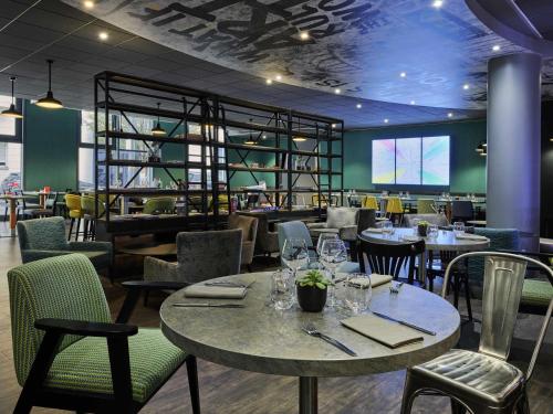Bar/lounge, Novotel Paris 13 Porte D Italie Hotel in Le Kremlin Bicetre
