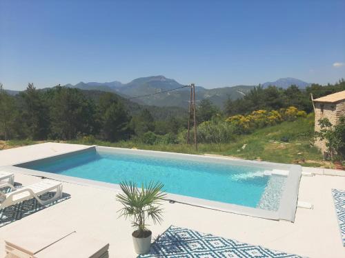 Apkārtne, Mas en pleine Nature vue Montagnes Piscine & Jacuzzi in Montaulieu