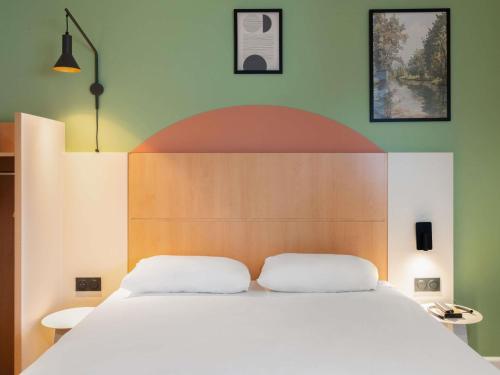 1 double bed, 1 twin bed