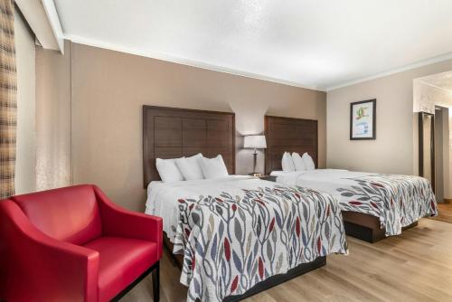 2 queen beds