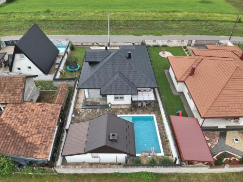 Villa H&E - image 3