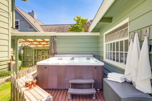 Beachfront Oasis! Luxe Lummi Island Retreat in Lummi Island