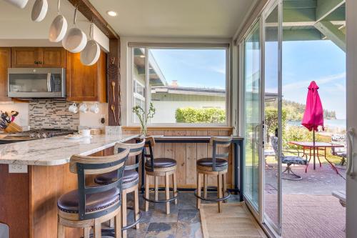 Beachfront Oasis! Luxe Lummi Island Retreat in Lummi Island
