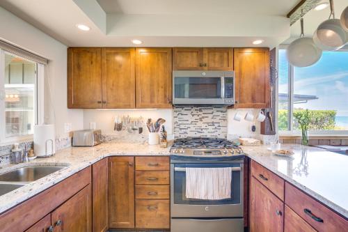 Beachfront Oasis! Luxe Lummi Island Retreat in Lummi Island