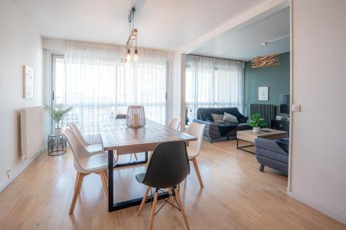 Le Grand Appart' T6 avec 5 chambres parking fibre in Other