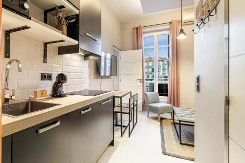 Charming 1 Bdr Downtown