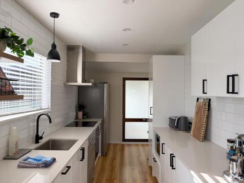Kitchen, Waikanae Beach Abode-Memories, Family & Relaxation in Waikanae