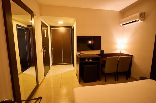 room detail thumbnail 1