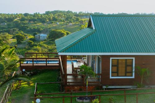 KoKo Beach - Wooden Green House in Bilene