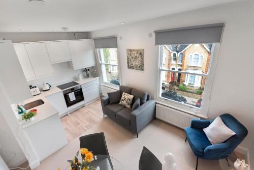 Gillespie Road Apartment by MoreThanStays, London