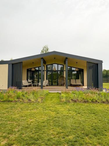 Nordic Zen Beach House in Skulte