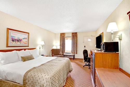 รามาดา บาย วินด์แฮม เวสต์ เมมฟิส (Ramada by Wyndham West Memphis) in เวสต์เมมฟิส (AR)