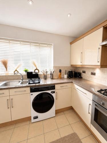 Spacious 4BR, 2 Reception Rooms in Spalding, Free Parking, Sleeps 7 in Spalding