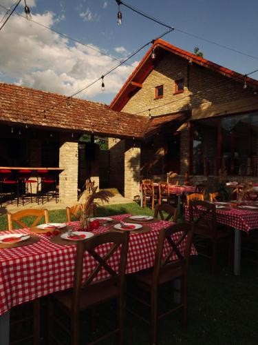 View, Rodjino imanje in Šupljak