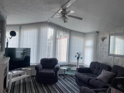 2 bedrooms, 4 beds