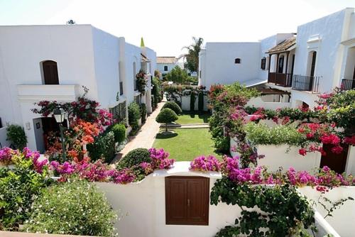 Stunning beachfront apartment – khách sạn tại Playa del Sol Villacana