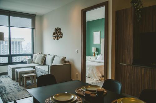 2206- Chic 1BR Near Downtown w Luxe Amenities - image 5