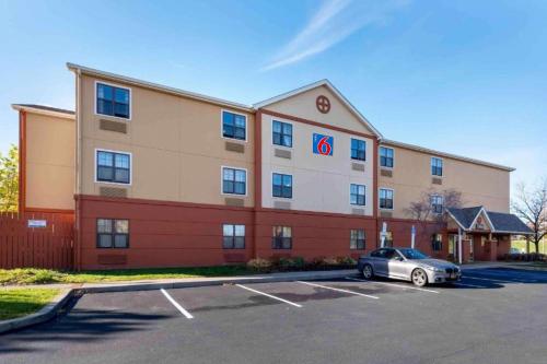 Motel 6 Suites Rochester Henrietta, Ny - Rochester, NY