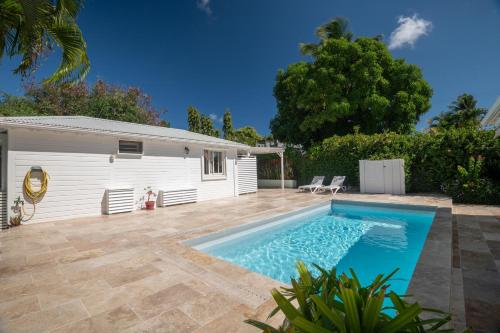 Sweet Cane Tiny House & Pool in เบราร์ด