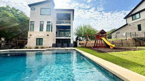 LBJ Bliss Retreat Heated Pool Hot Tub Game Rooms in คิงส์แลนด์ (TX)