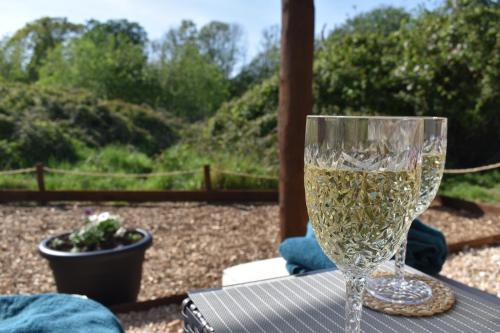 Pezsgőfürdő, Finch Bell Tent at Lakeside Escape in Clevedon