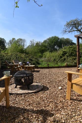 Gyógyfürdő, Finch Bell Tent at Lakeside Escape in Clevedon