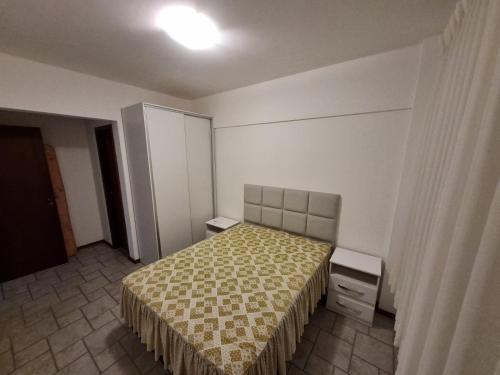 MARIA JULIA RUA 2500 APT DE 2 QUARTOS a 50 METROS DO MAR in Fraiburgo