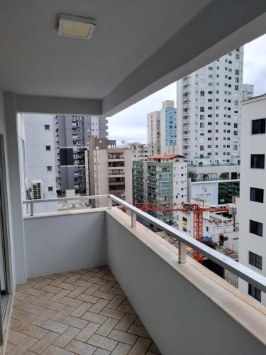 MARIA JULIA RUA 2500 APT DE 2 QUARTOS a 50 METROS DO MAR in Fraiburgo