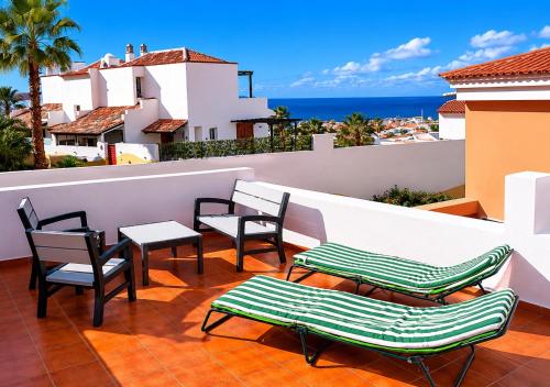 Bright and quiet apartment with ocean view 2