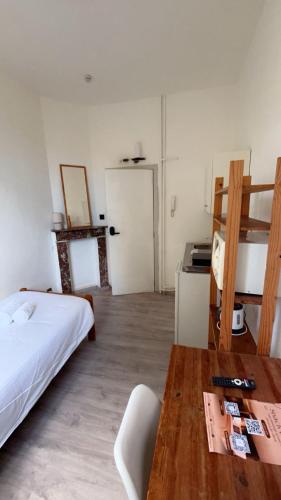 European District Hostel - Tap to explore photos