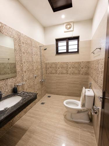 Opal Orchid House - image 10