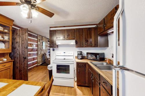 2 Bed 2 Bath Vacation home in Whittier II in Whittier, USA