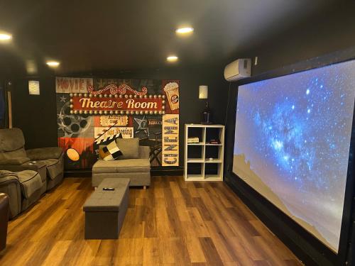 5 BR Theater ,Gameroom &POOL – khách sạn tại Khac