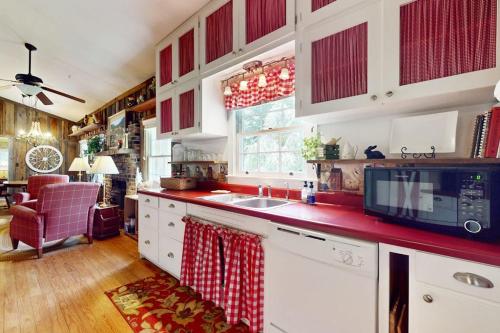 Dreamy Farmhouse in Mills River (NC)