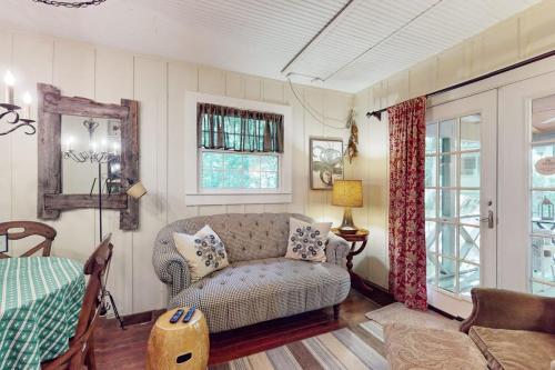 Pine Retreat Cottage, Black Mountain