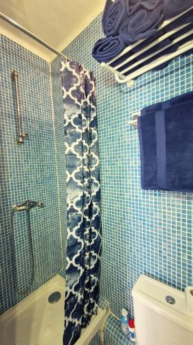 Shower, Studio plein centre Montpellier a 5 min de Gare et Place Comedie in Montpellier