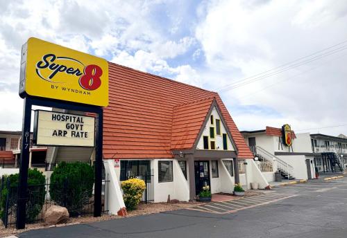 Super 8 by Wyndham Albuquerque Downtown, Альбукерке