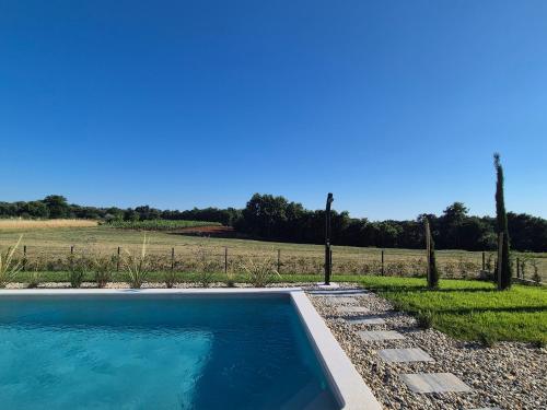 Rovinj 15 mins away, a house for 2 with private pool – khách sạn tại Kringa