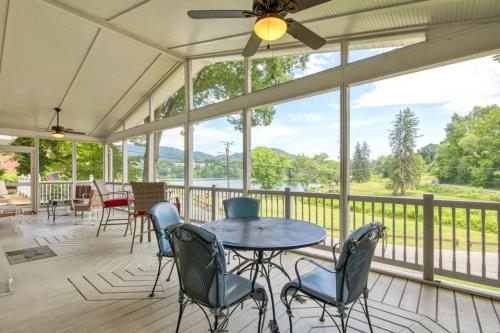 Cameron Lakeside in Lake Junaluska, USA