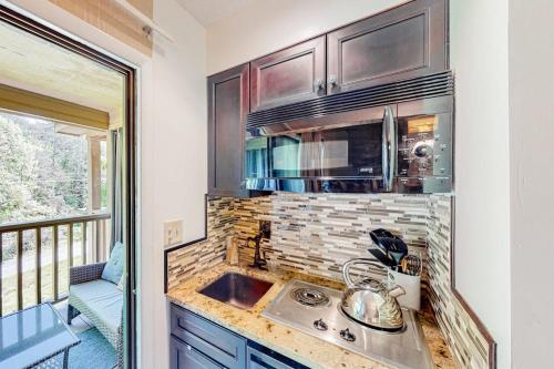Apple Valley Treetop Villa in Lake Lure, USA