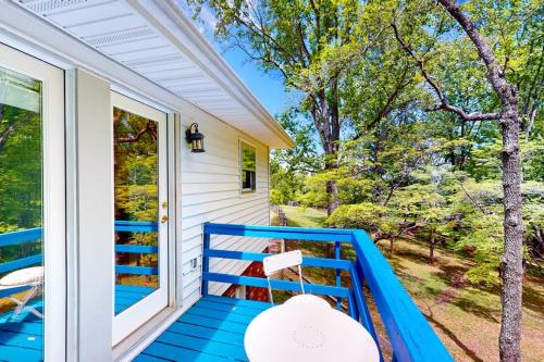 Guest House at Firefly Ridge in Leicester, USA