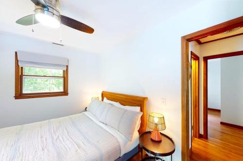 Guest House at Firefly Ridge in Leicester, USA