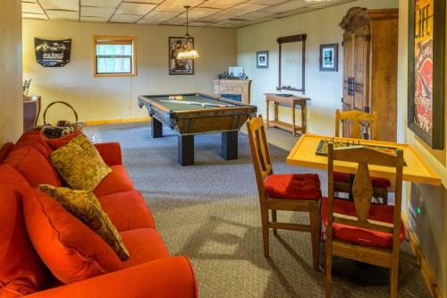 3 Bed 3 Bath Vacation home in Sylva in Sylva, USA