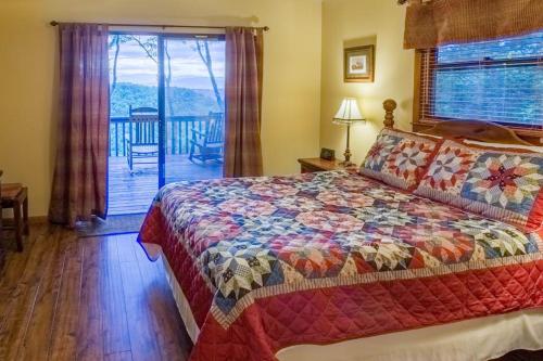 3 Bed 3 Bath Vacation home in Sylva in Sylva, USA