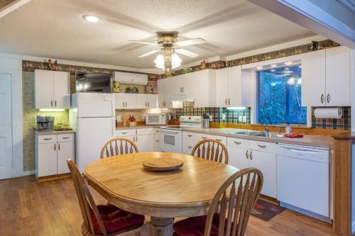 Creekside Lodge in Franklin, USA