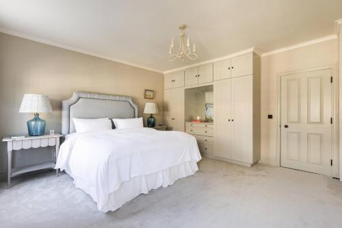 Gertrude Street III - image 11