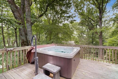 Three Bears Cabin in Blowing Rock, USA
