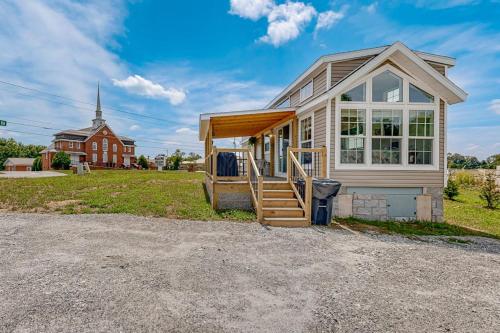 Tiny Charmer, Hendersonville
