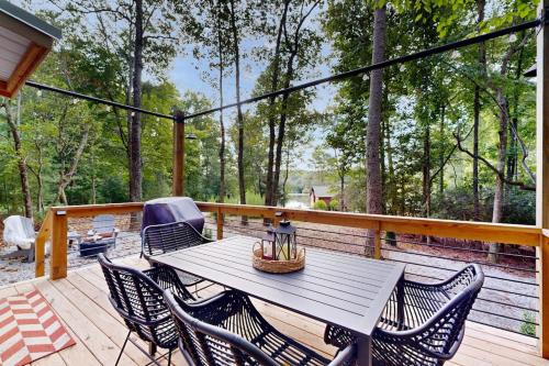 Cozy Lakeview Cottage in Mills River (NC)