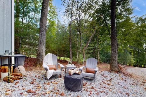 Cozy Lakeview Cottage in Mills River (NC)